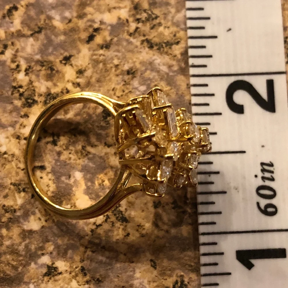 Vintage 18K Yellow Gold Diamond Cluster Cocktail Ring Around Size 6